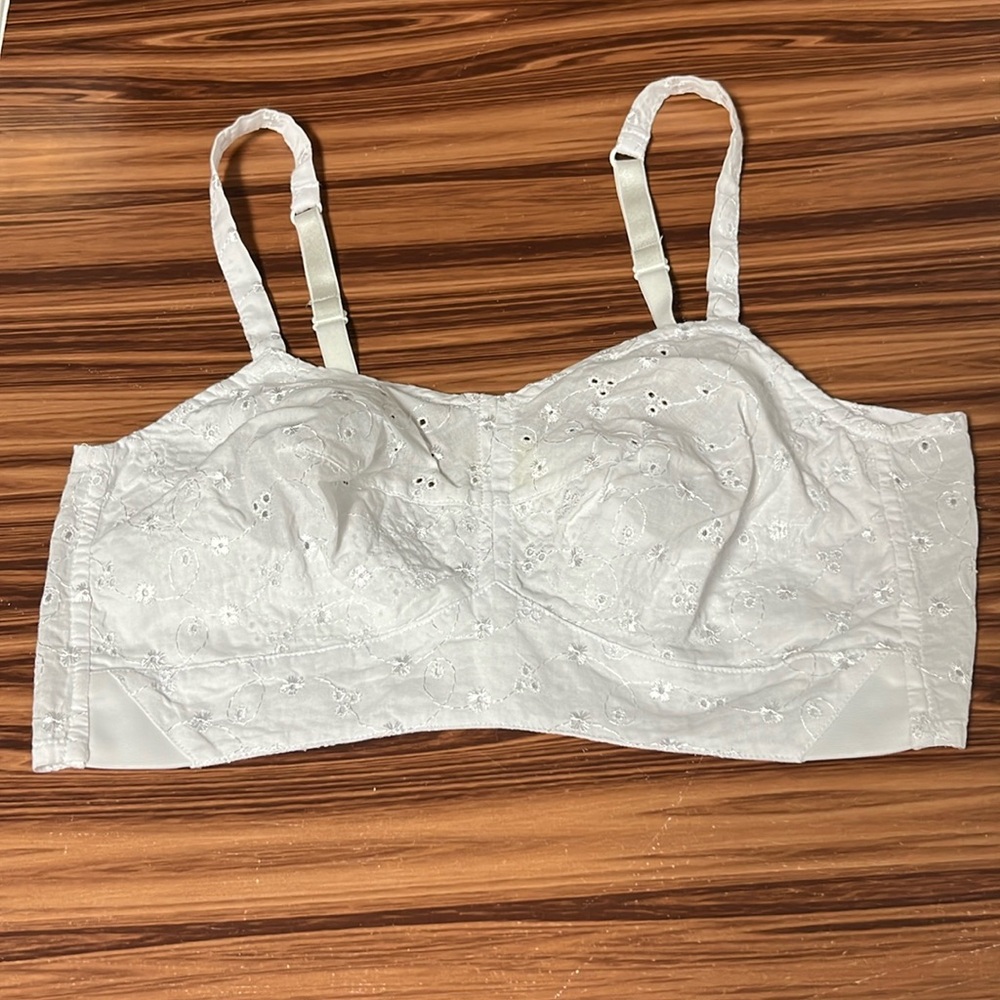 Secrets in Lace Eyelet Bra Fine Lingerie Since 1984 Size 34B